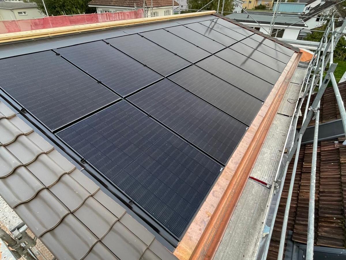 Indach-Solaranlage auf einem Einfamilienhaus in Möhlin